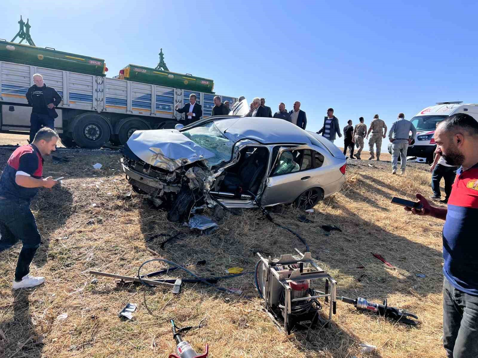 Bulanık&rsquo;ta otomobil ile tır &ccedil;arpıştı: 1 yaralı
