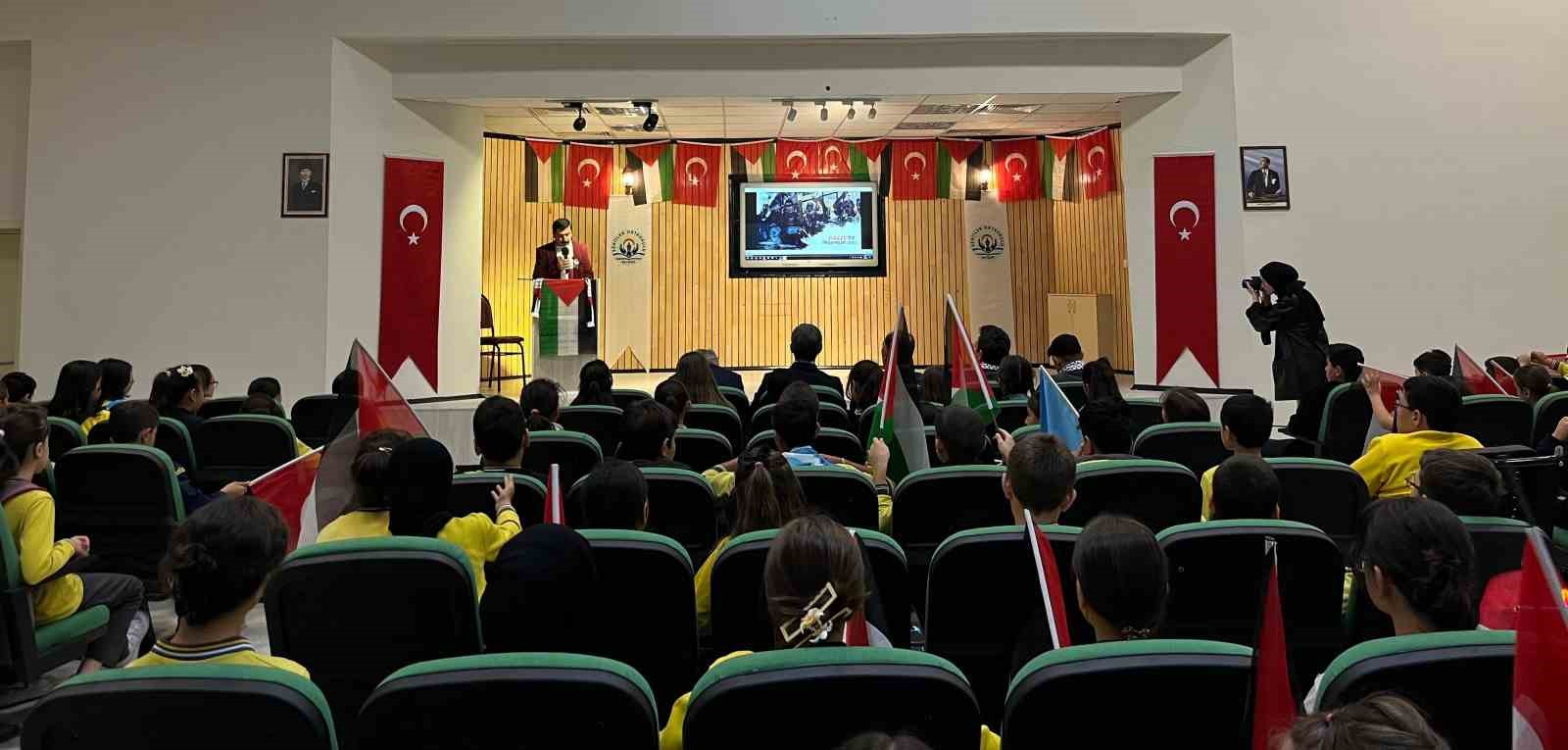 Bayburt’taki tüm okullardan Filistin’e güçlü destek