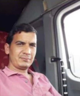 Kamyon bariyerlere &ccedil;arpıp şarampole devrildi: 2 &ouml;l&uuml;, 1 yaralı
