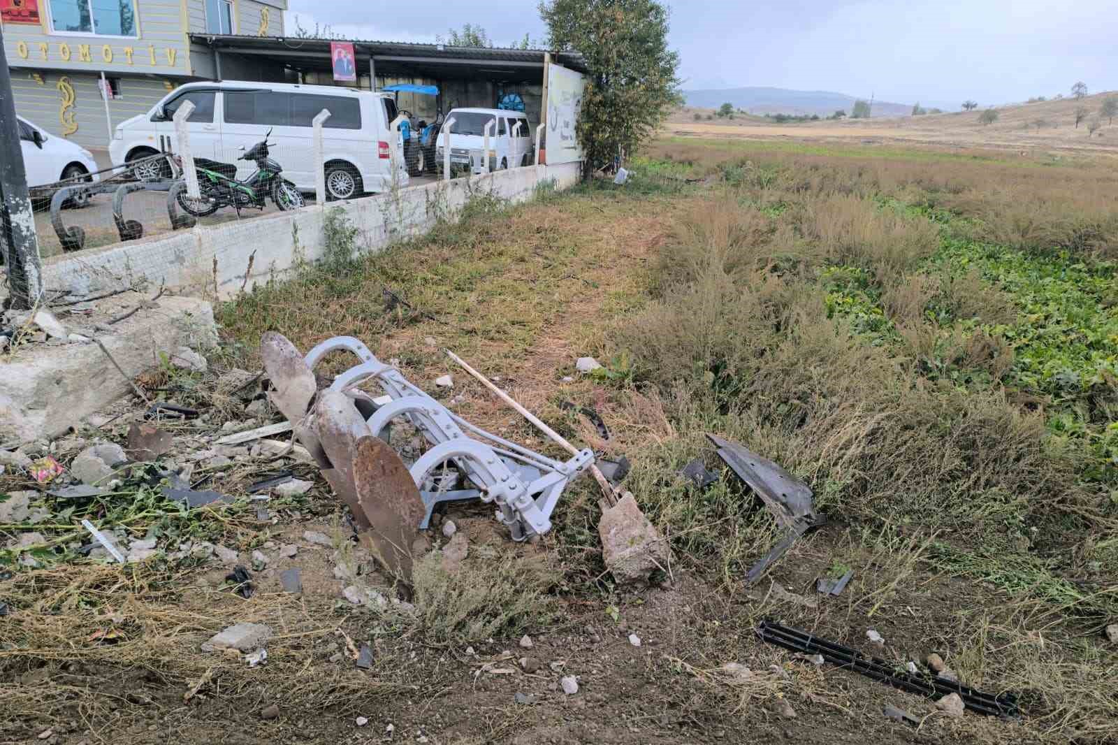Mermer y&uuml;kl&uuml; tırın metrelerce kaydığı anlar g&uuml;venlik kamerasında
