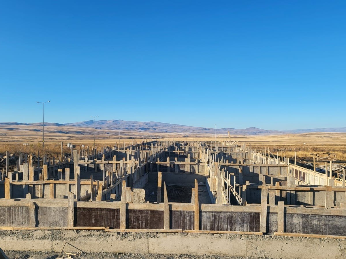 Kars TDİ Besi ve Süt OSB’de TKDK Destekli 100 başlık besi işletmesinin temelleri atıldı