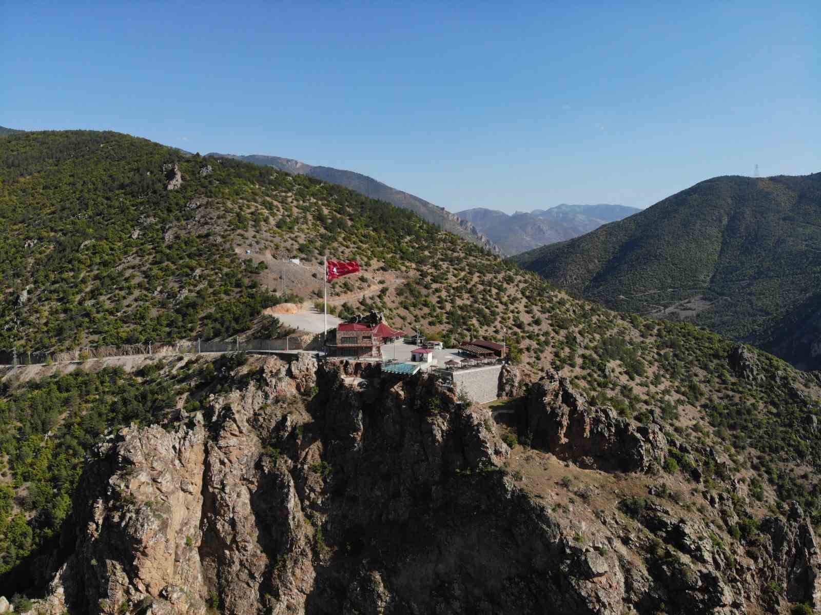 Torul Cam Seyir Terası 100 bin kişiyi ağırladı
