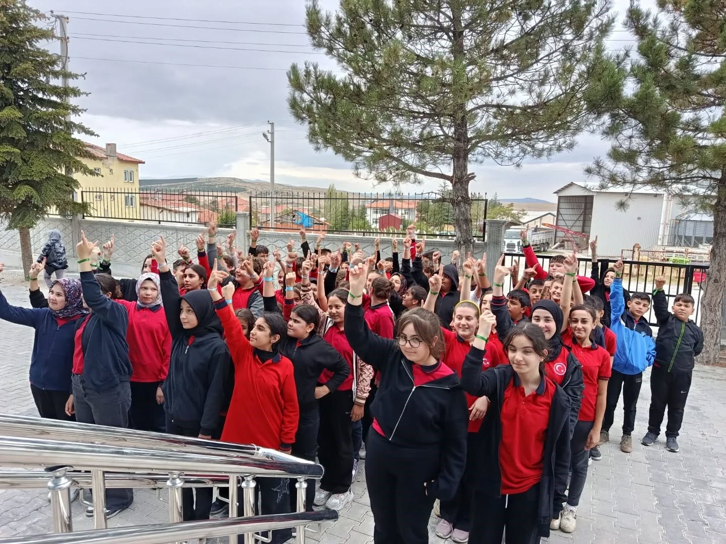 Altıntaş Mustafa Kemal Ortaokulu öğrencilerinden Filistin’e destek