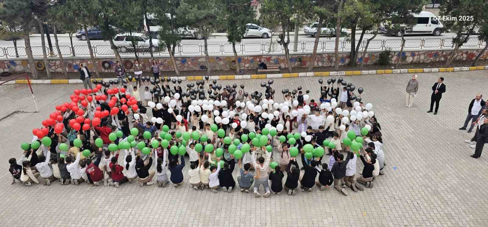 Emirdağ&rsquo;da &ouml;ğrenciler Filistin&rsquo;e destek verdi
