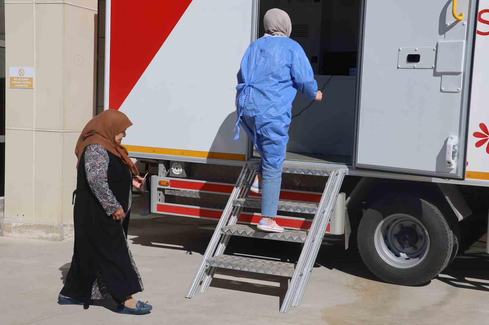 Sivas&rsquo;ta mobil kanser tarama aracı sayesinde erken tanı oranı artıyor
