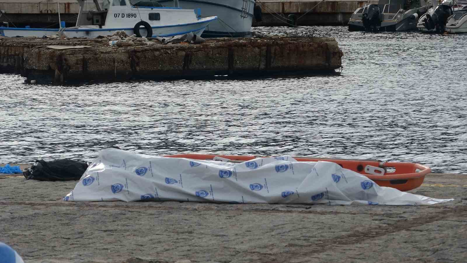 Antalya’da denizde erkek cesedi bulundu