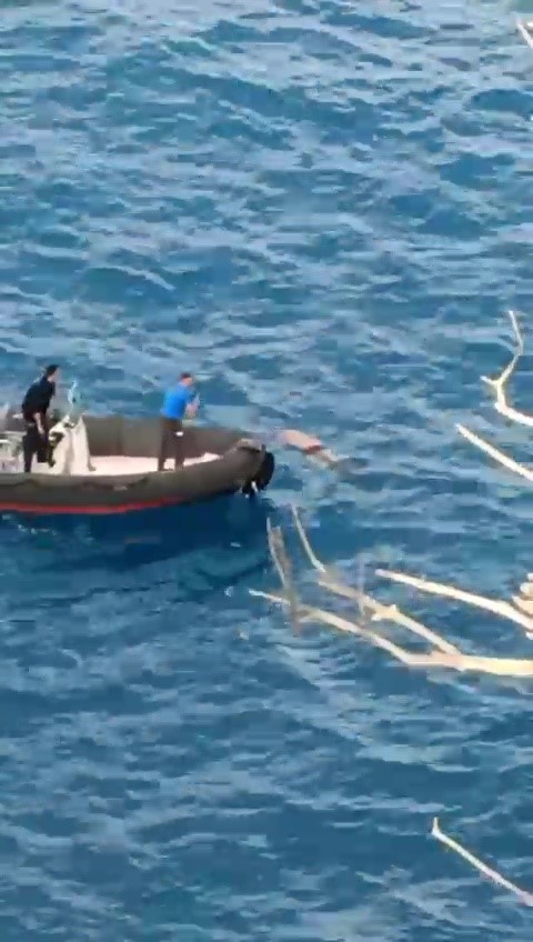 Antalya&rsquo;da denizde erkek cesedi bulundu
