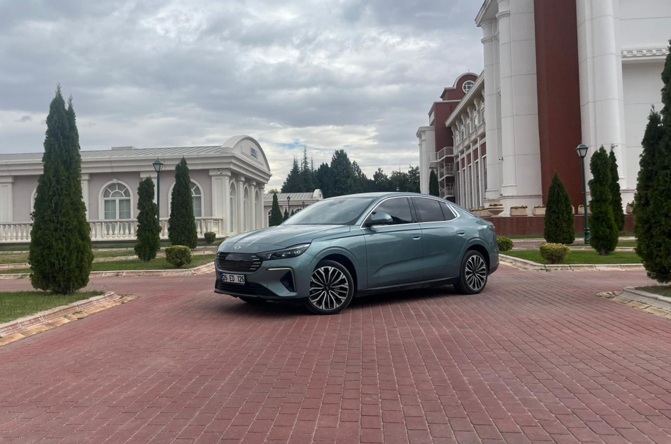 Eskişehir trafiğindeki ilk yerli sedan aracı görenler bir daha bakıyor