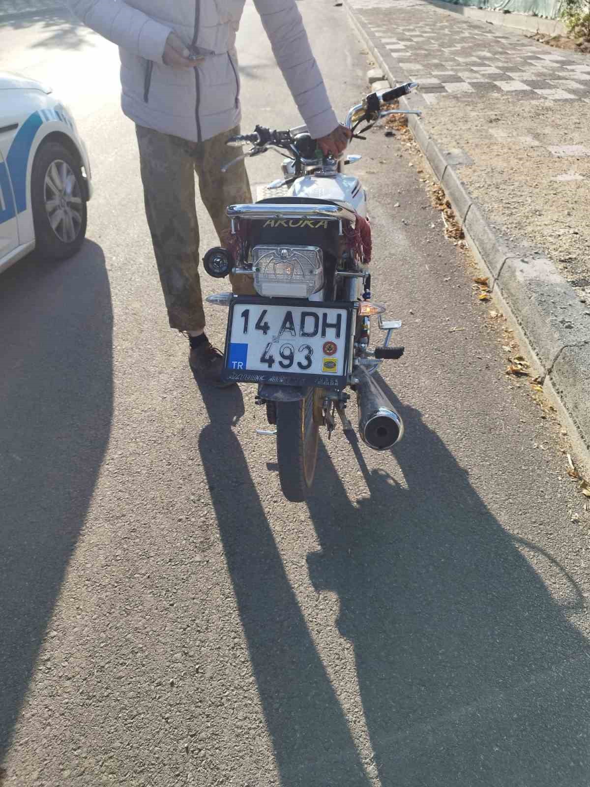 D-100’de motosikletle tehlikeli şov kamerada