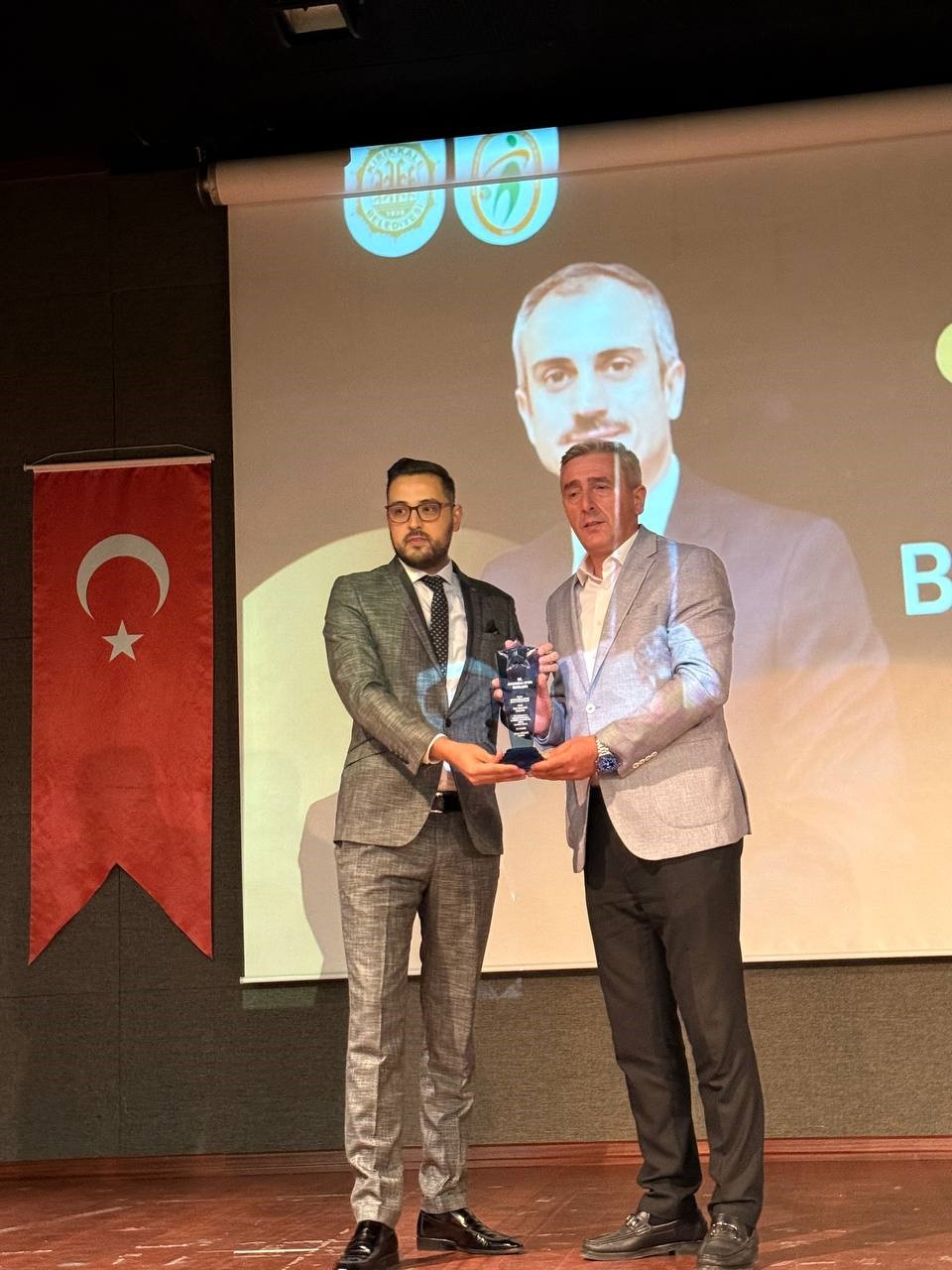 Başkan Çiftçi’ye "Yılın İlçe Belediye Başkanı" ödülü
