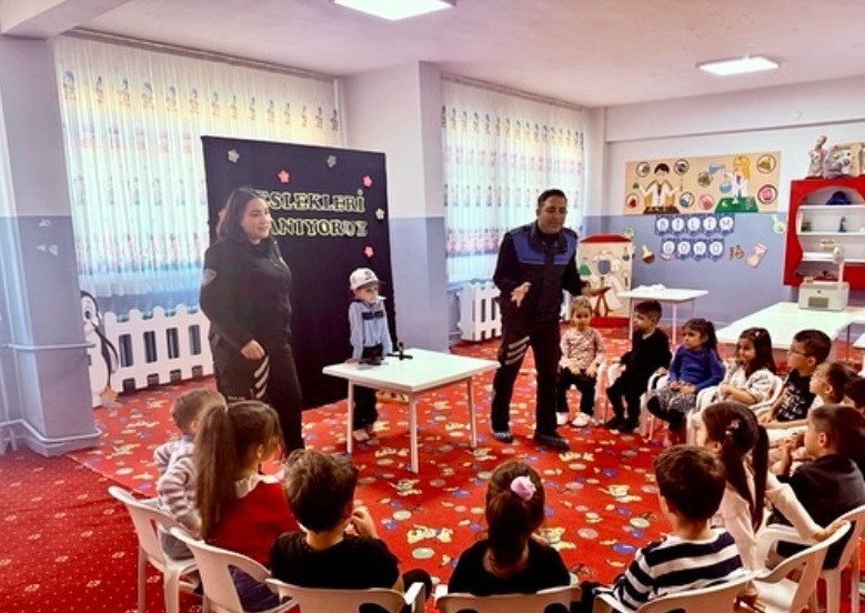 Bilecik&rsquo;te miniklere polis mesleği ve 112 eğitimi
