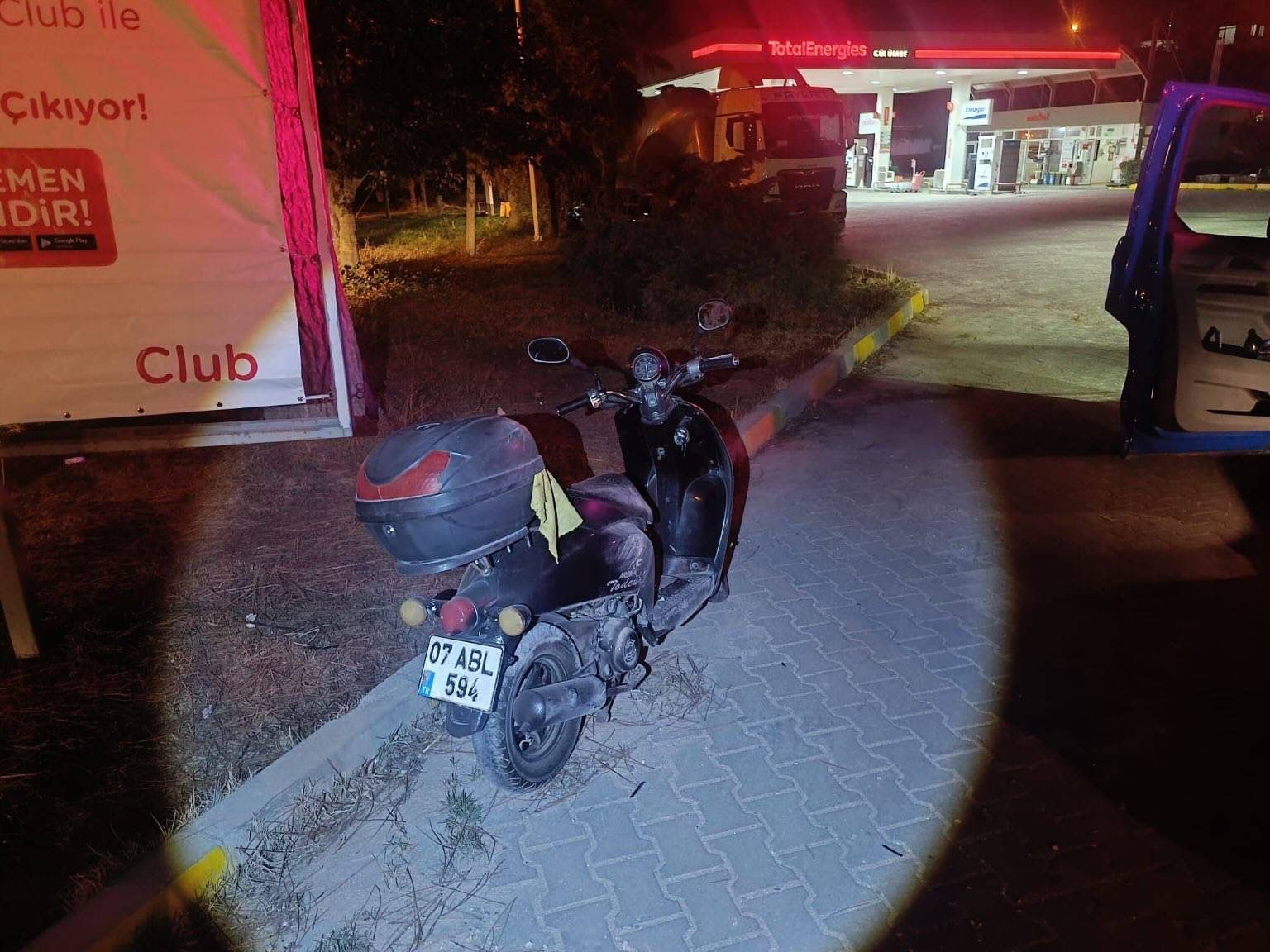 Otomobille motosiklet &ccedil;arpıştı, 1 kişi yaralandı
