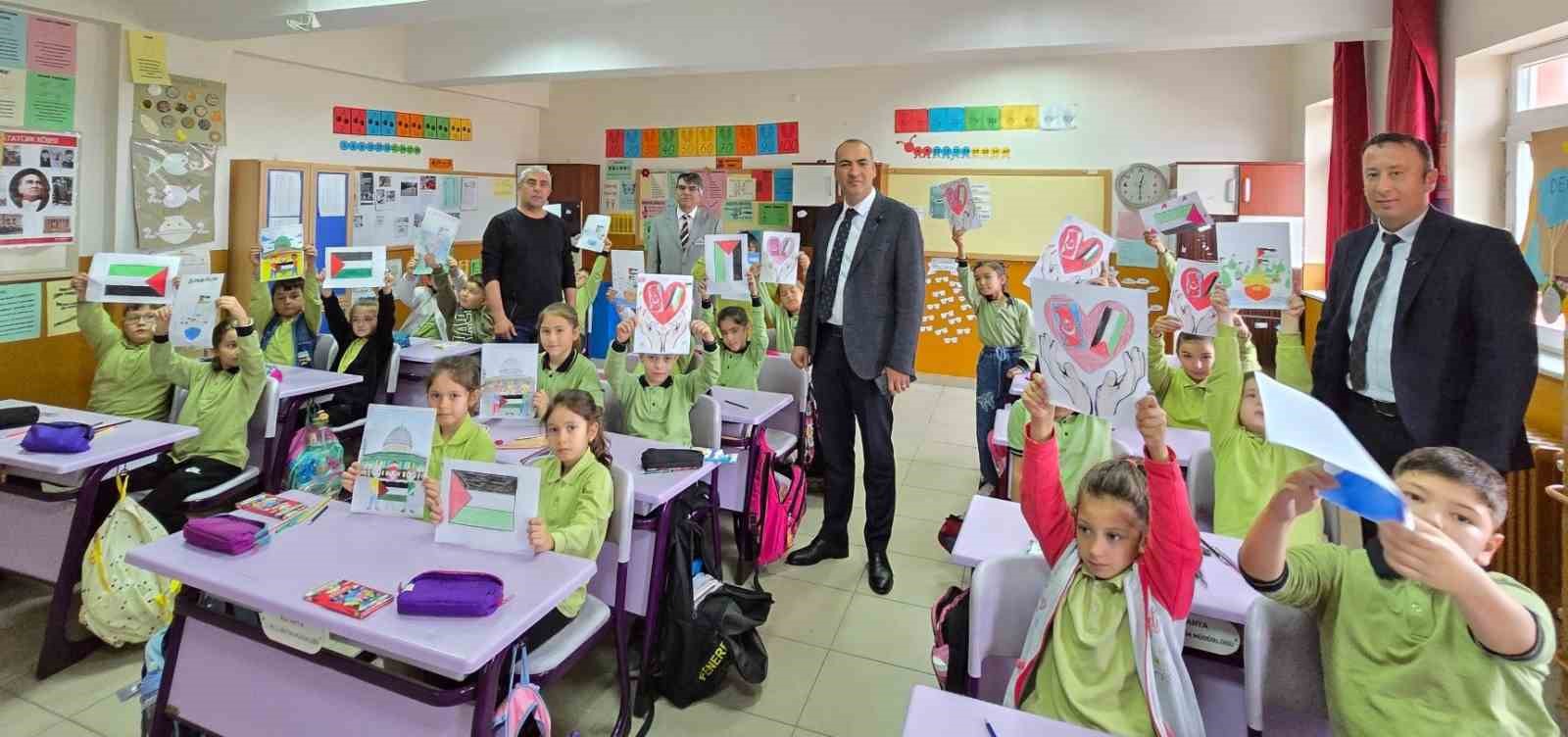 Gediz Milli Eğitim M&uuml;d&uuml;rl&uuml;ğ&uuml;&rsquo;nden Filistin i&ccedil;in dayanışma &ccedil;ağrısı
