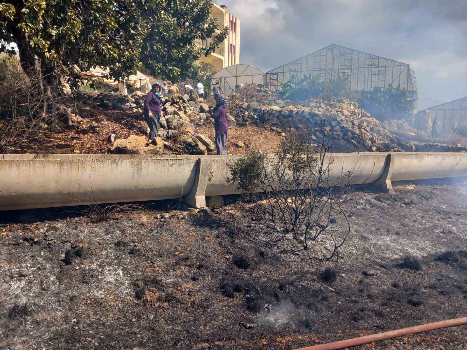 Gazipaşa’da zirai alanda yangın büyümeden söndürüldü
