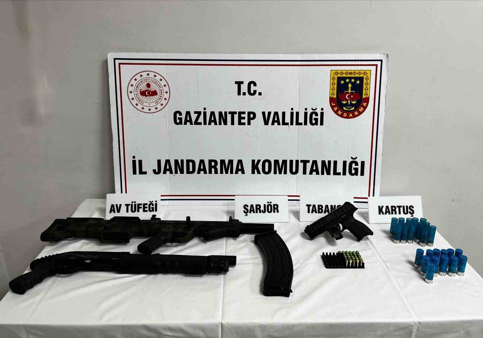 Gaziantep’te silah kaçakçılığı operasyonu: 28 adet tabanca ve tüfek ele geçirildi