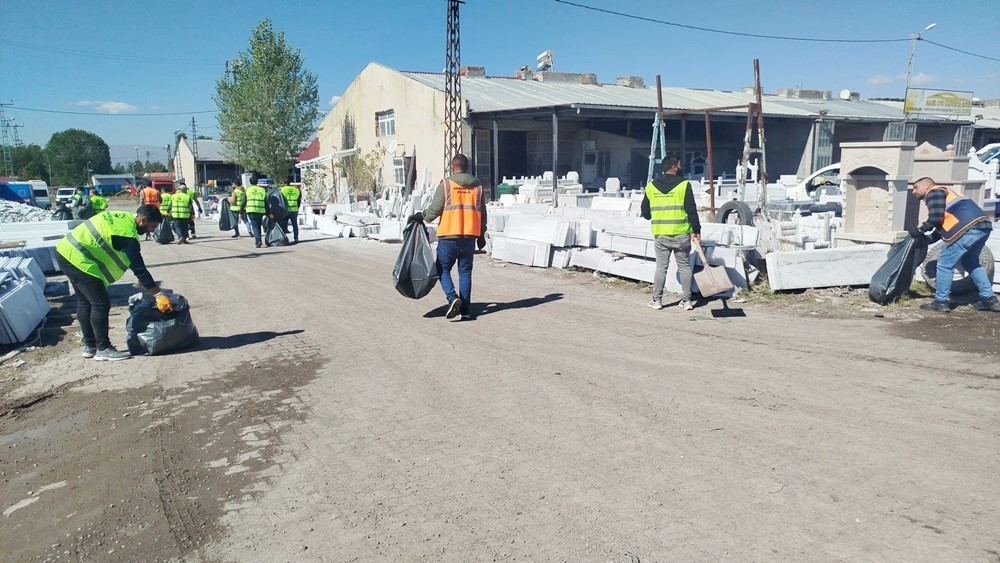 Ardahan Belediyesi’nden sanayi sitesinde temizlik seferberliği