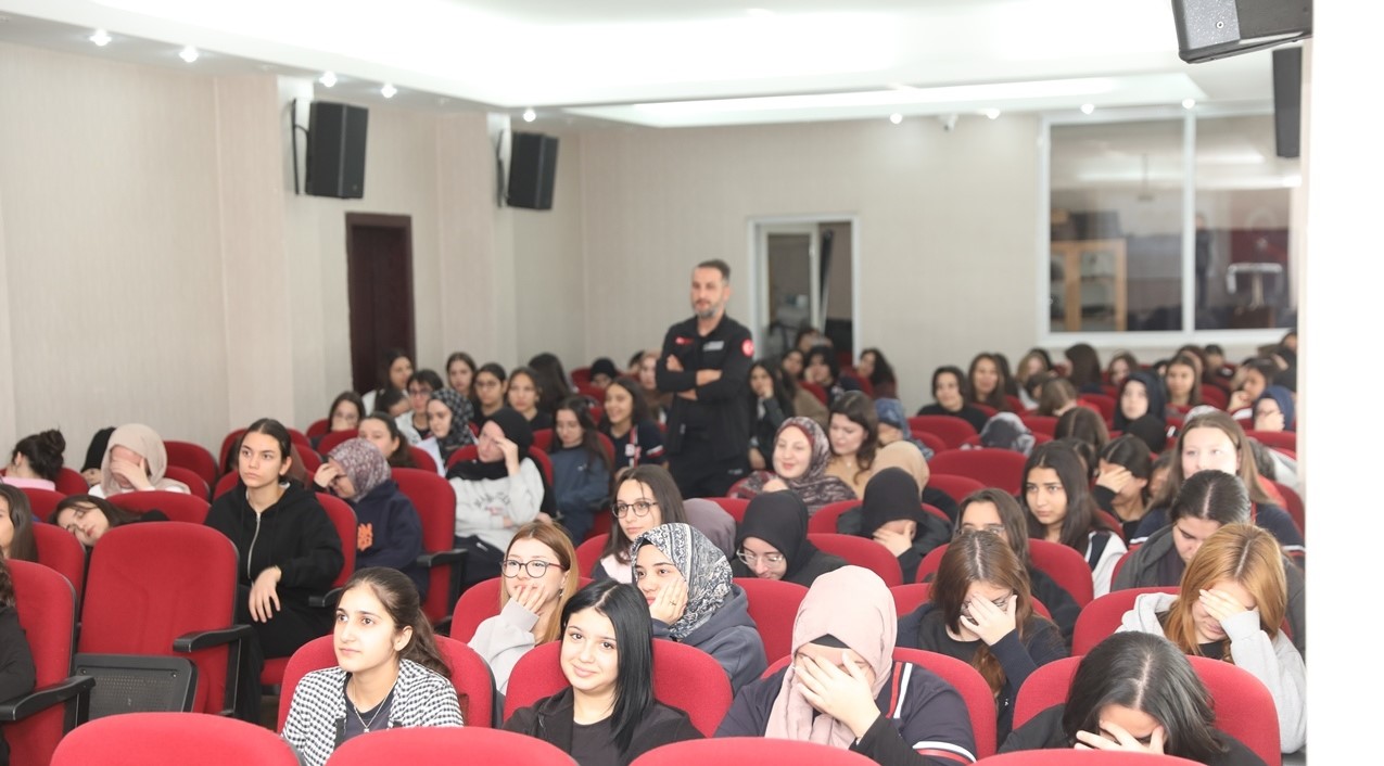 Kocasinan&rsquo;da &Ouml;ğrencilere Afet Ve Acil Durum Farkındalık Eğitimi veriliyor
