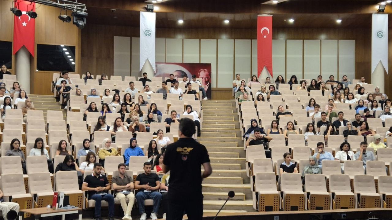Ter&ouml;r polisi &uuml;niversite &ouml;ğrencilerine ter&ouml;r tuzağını anlattı
