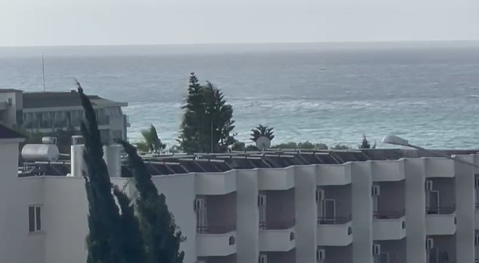 Alanya a&ccedil;ıklarında oluşan hortum korkuttu
