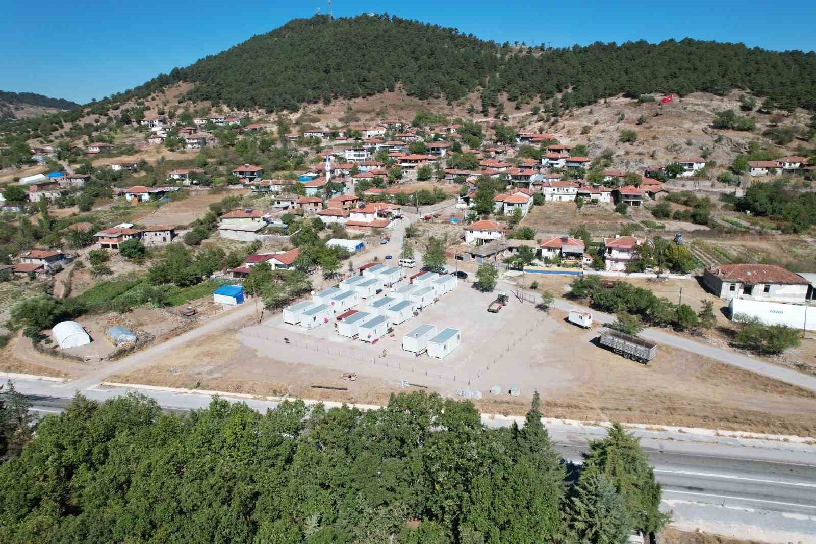 Sındırgı&rsquo;da depremden etkilenen üreticilere geçici hayvan barınma çadırı desteği