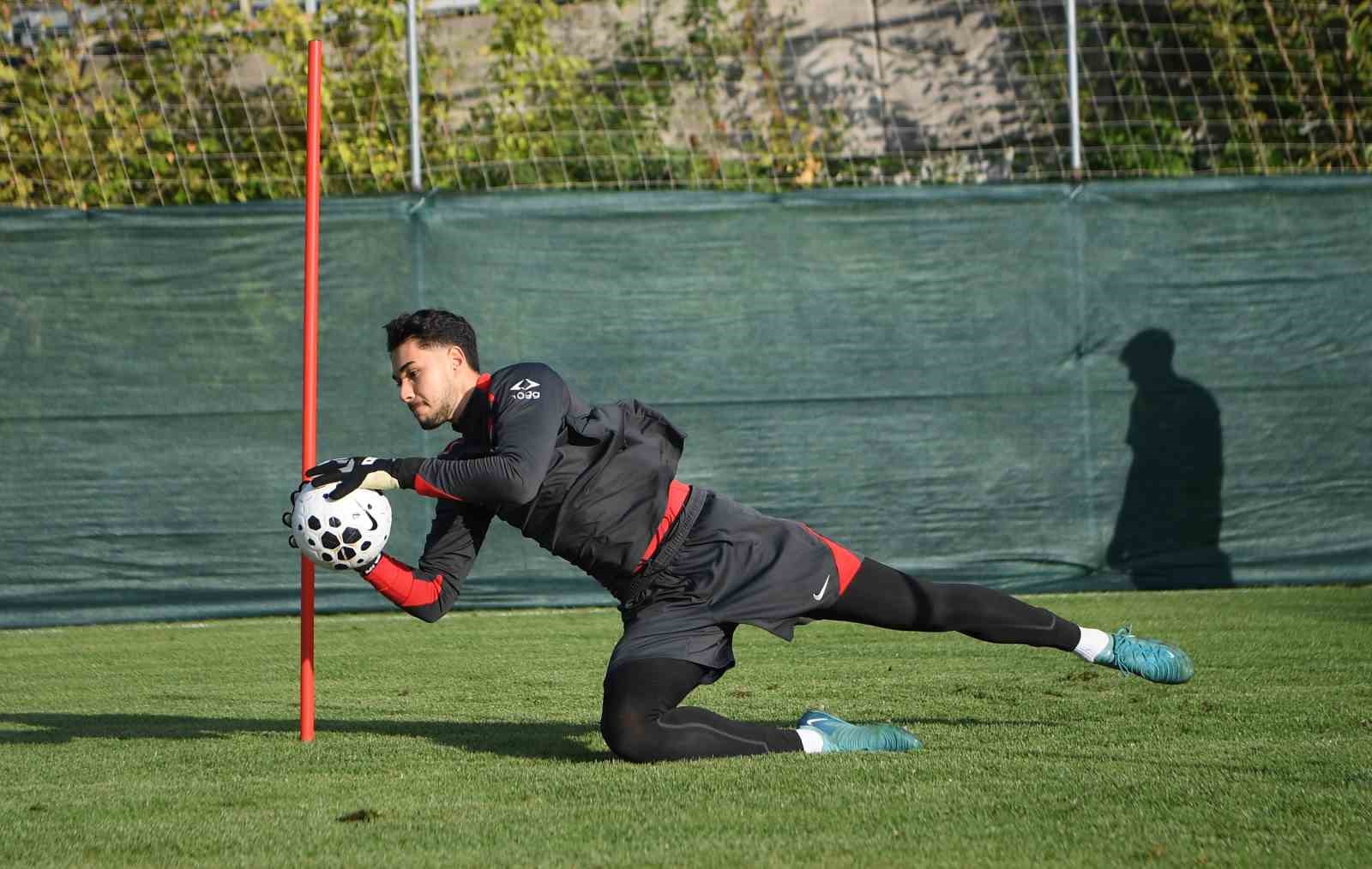 Ümit Milli Takım, Litvanya maçı hazırlıklarını Sakarya’da sürdürüyor
