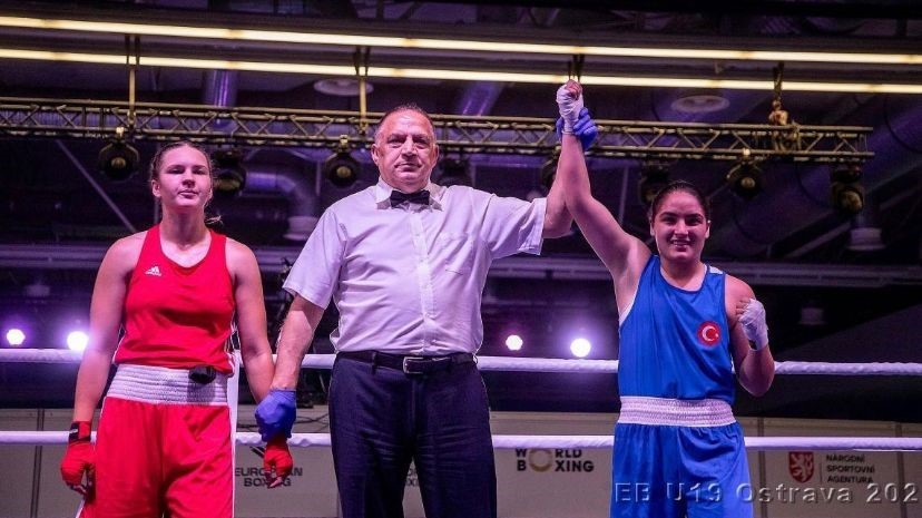 Yağmur Teke, Avrupa&rsquo;da tek koluyla tarih yazdı