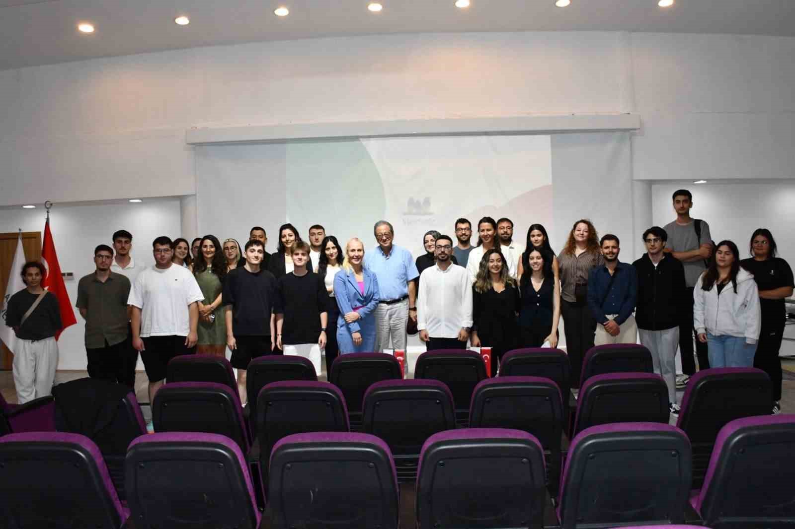 Mezun şefler, sekt&ouml;r tecr&uuml;belerini &ouml;ğrencilerle paylaştı
