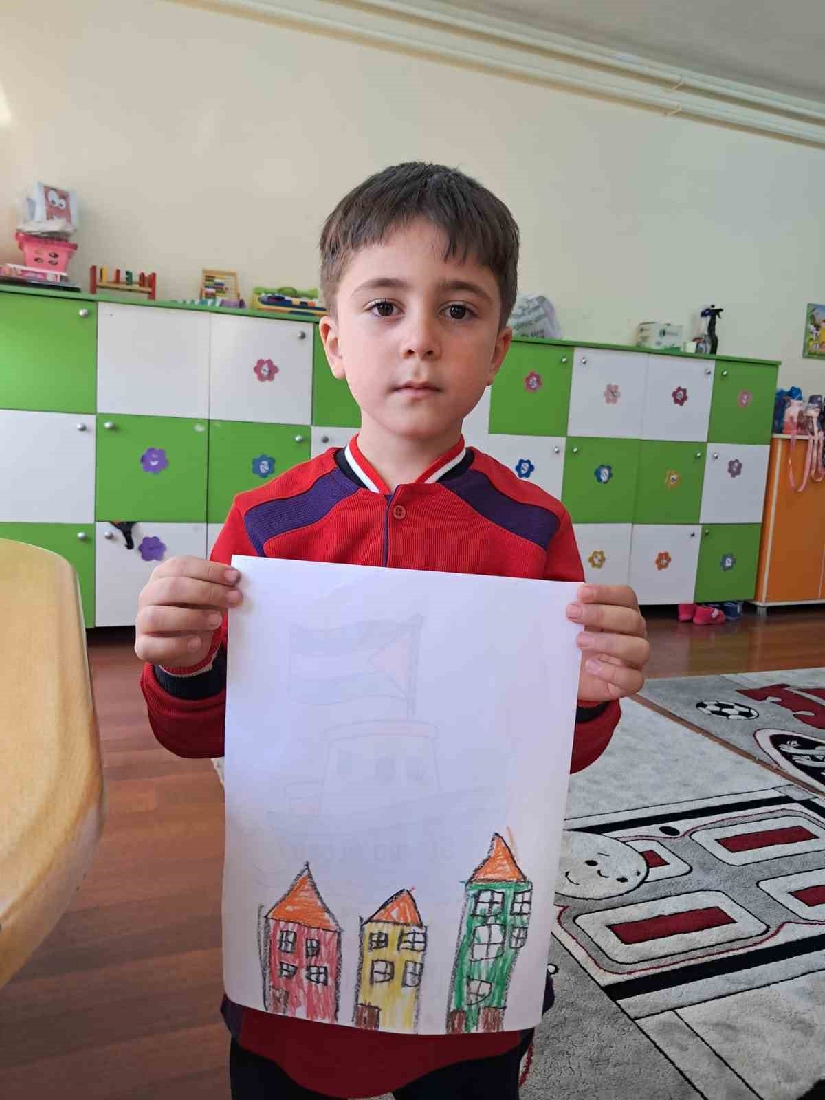 Minik öğrenciler Filistin’i resmetti, duygularını yansıttı