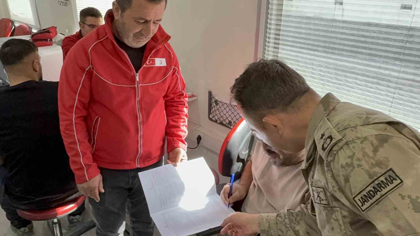 Tatvan&rsquo;da g&uuml;venlik g&uuml;&ccedil;lerinden kan bağışı
