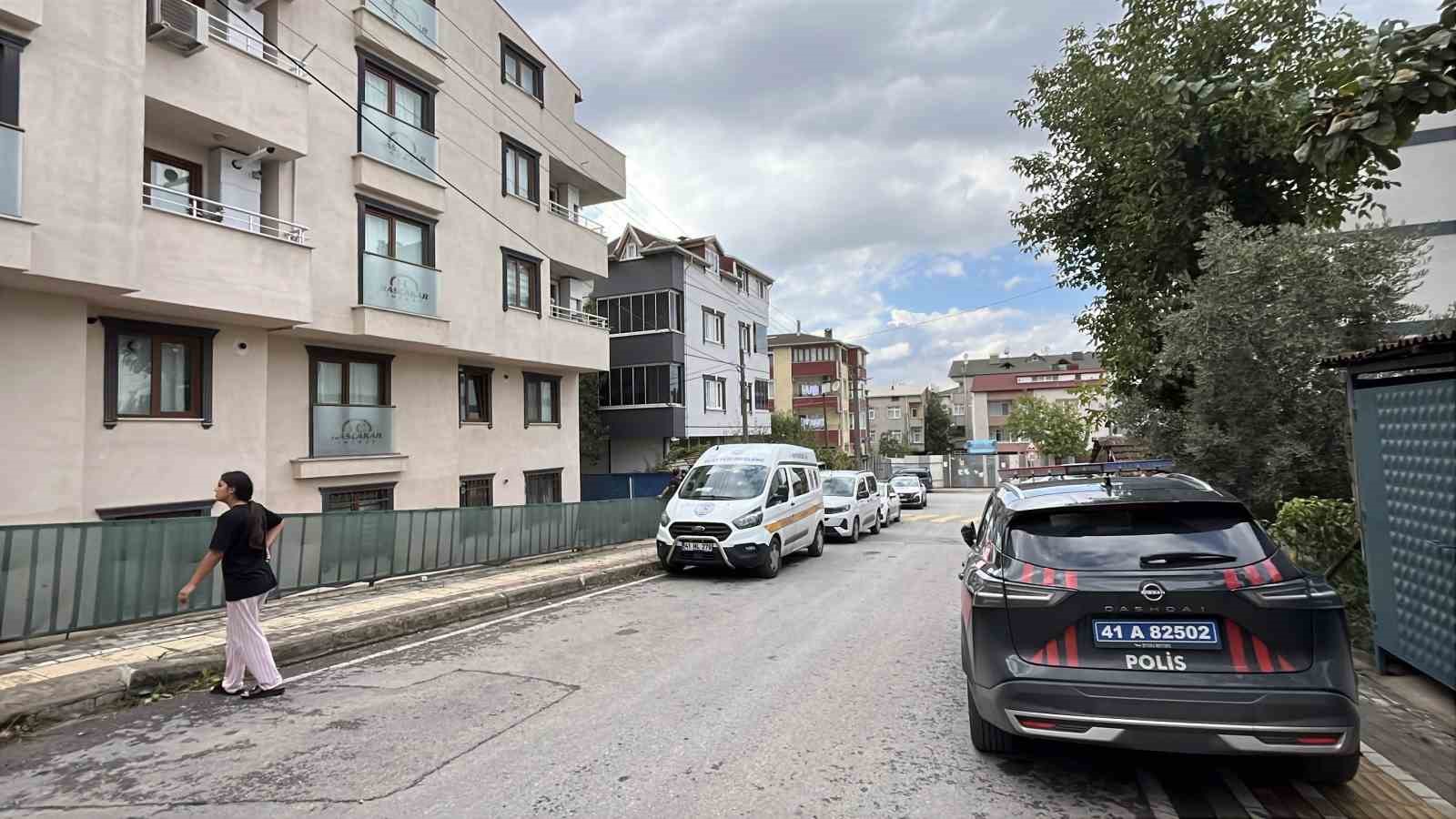 Eşinin intihar ettiğini &ouml;ne s&uuml;ren koca tutuklandı

