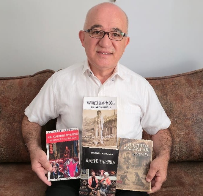 Emekli &ouml;ğretmen yazdığı kitaplarıyla kent k&uuml;lt&uuml;r&uuml;ne hizmet ediyor
