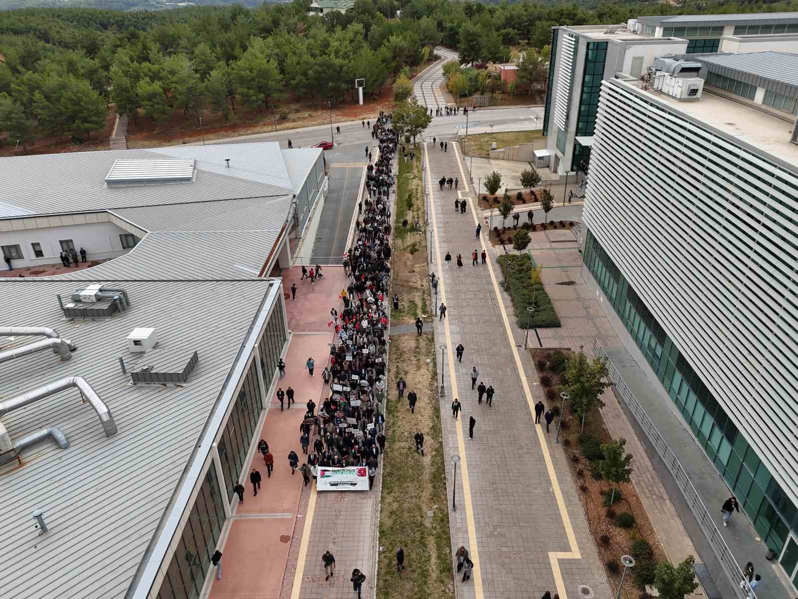 Uşak’ta üniversite öğrencilerinden Filistin’e destek yürüyüşü