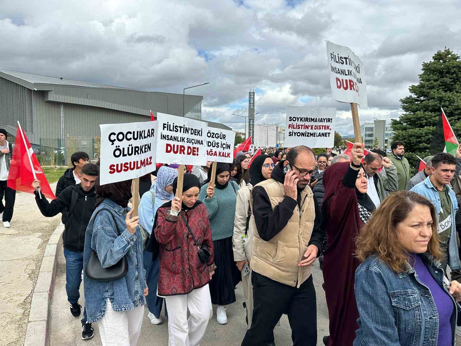 Uşak’ta üniversite öğrencilerinden Filistin’e destek yürüyüşü