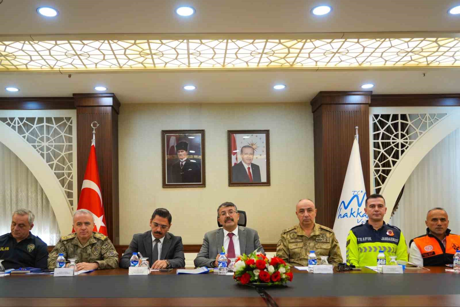 Hakkari Valisi Çelik trafik güvenliği toplantısına katıldı