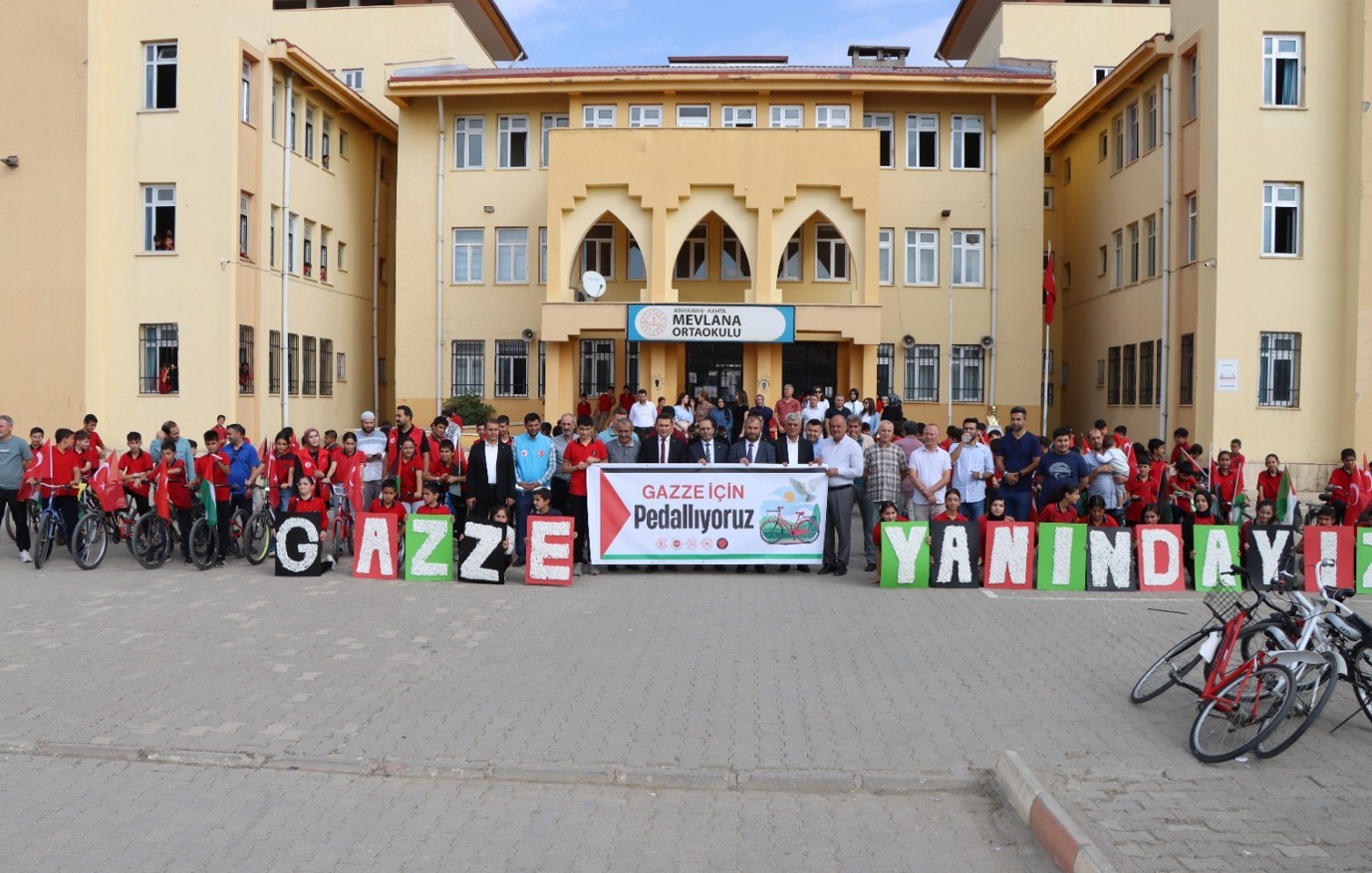 &Ouml;ğrenciler Gazze i&ccedil;in pedal &ccedil;evirdi
