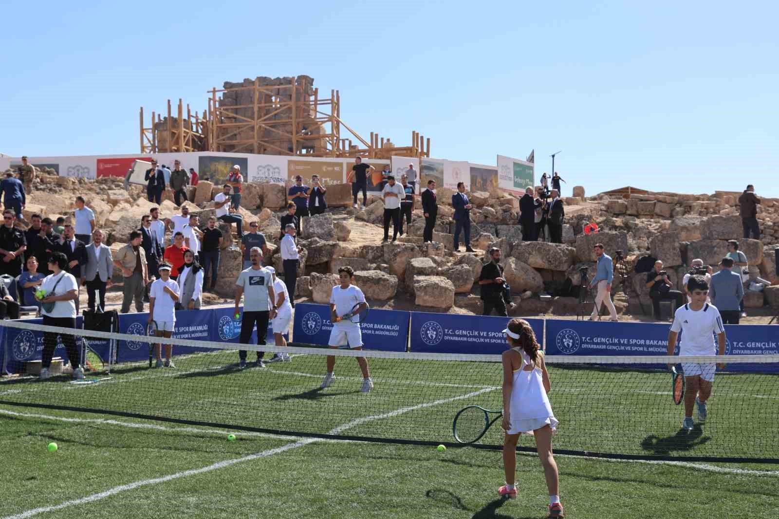 Tarih ve tenis buluştu: "1. Zerzevan Cup" lansmanı tarihi Roma garnizonunda yapıldı
