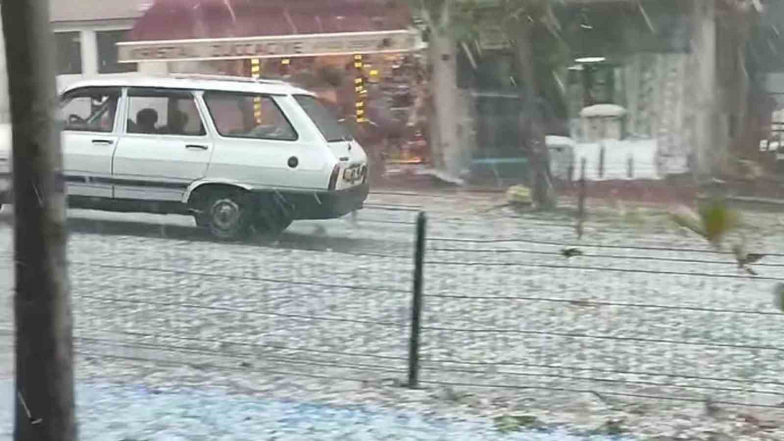 Çaycuma’da ceviz büyüklüğünde dolu yağışı hayatı olumsuz etkiledi