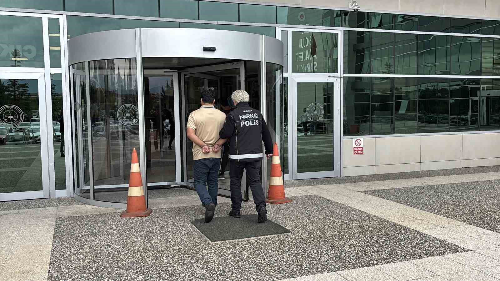 Bolu&rsquo;da aracın dingillerine gizlenmiş 7 kilo uyuşturucu ele ge&ccedil;irildi
