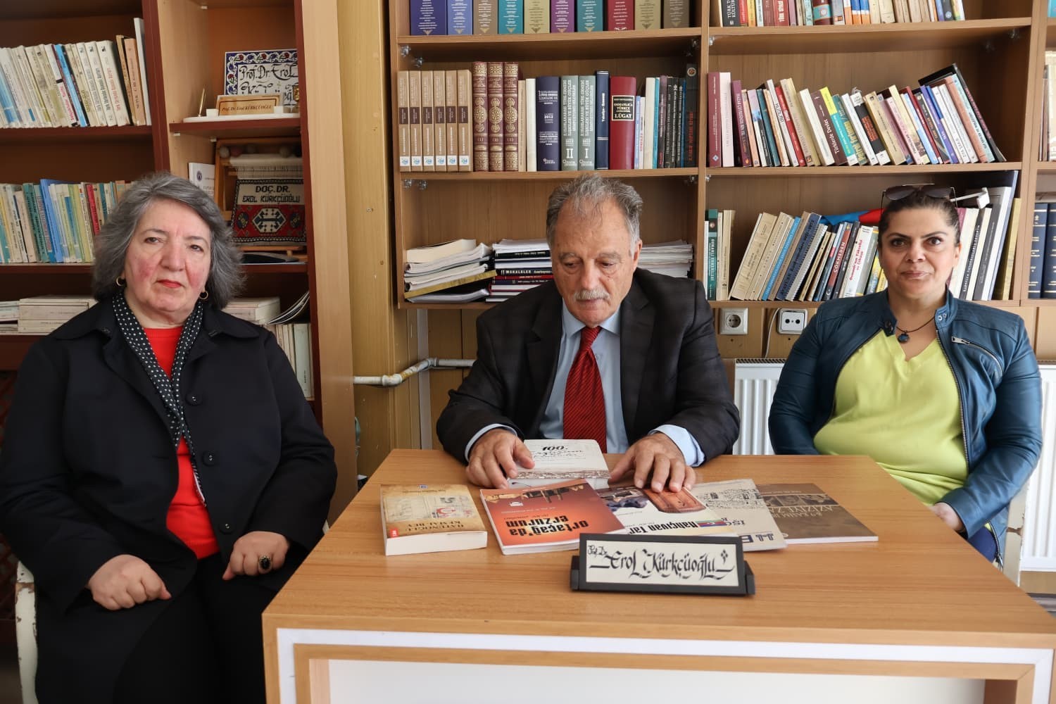 Prof. Dr. Erol K&uuml;rk&ccedil;&uuml;oğlu&rsquo;ndan Erzurum &Ouml;ğretmenevi&rsquo;ne k&uuml;t&uuml;phane desteği
