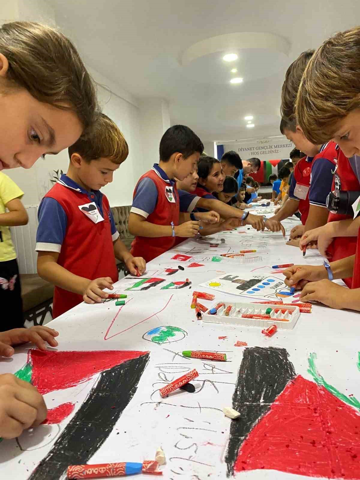 Gazipaşa&rsquo;da Filistinli &ccedil;ocuklar i&ccedil;in resim etkinliği d&uuml;zenlendi
