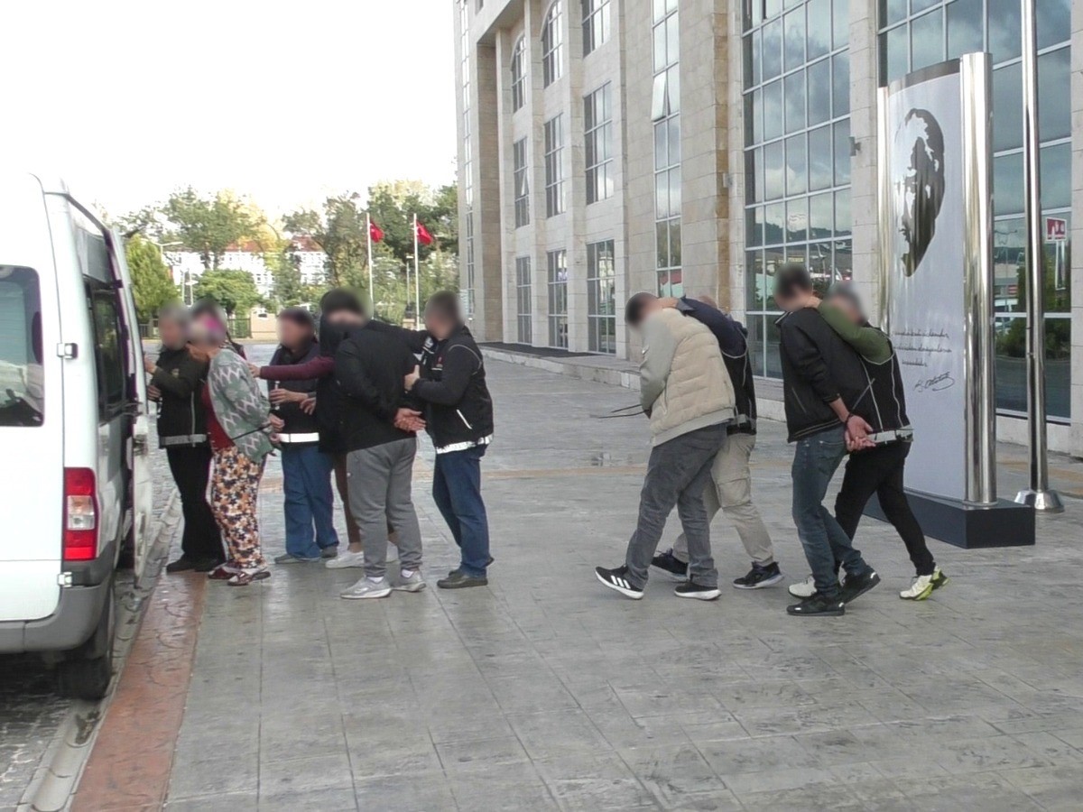 Uşak’ta uyuşturucu operasyonunda 7 kişi tutuklandı