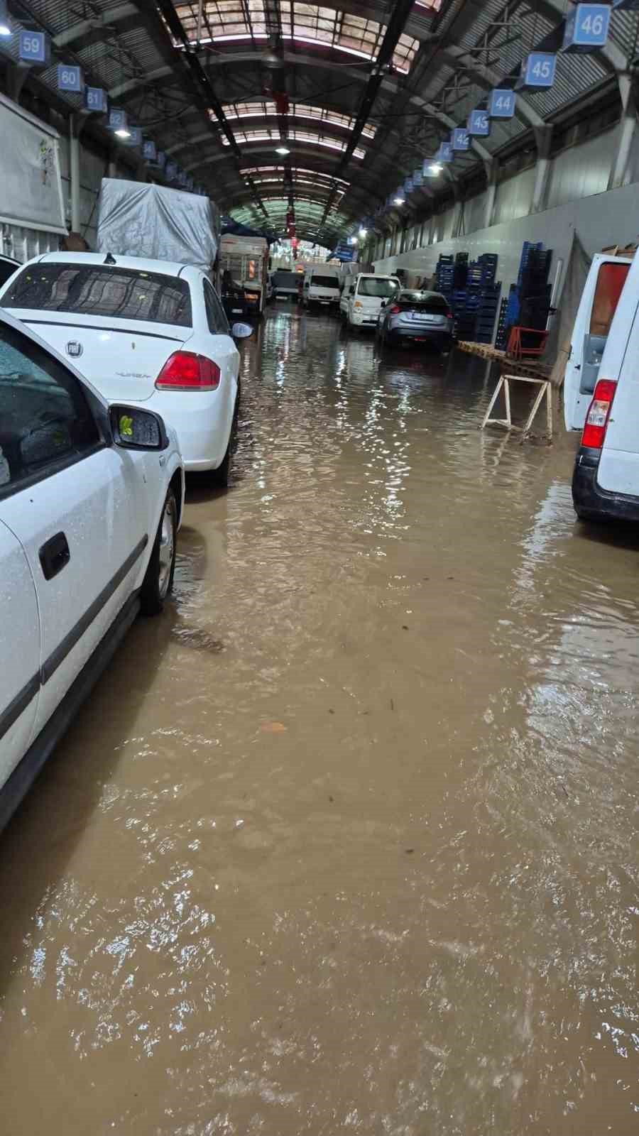 Karadeniz Ereğli’de sağanak ve dolu, hayatı felç etti