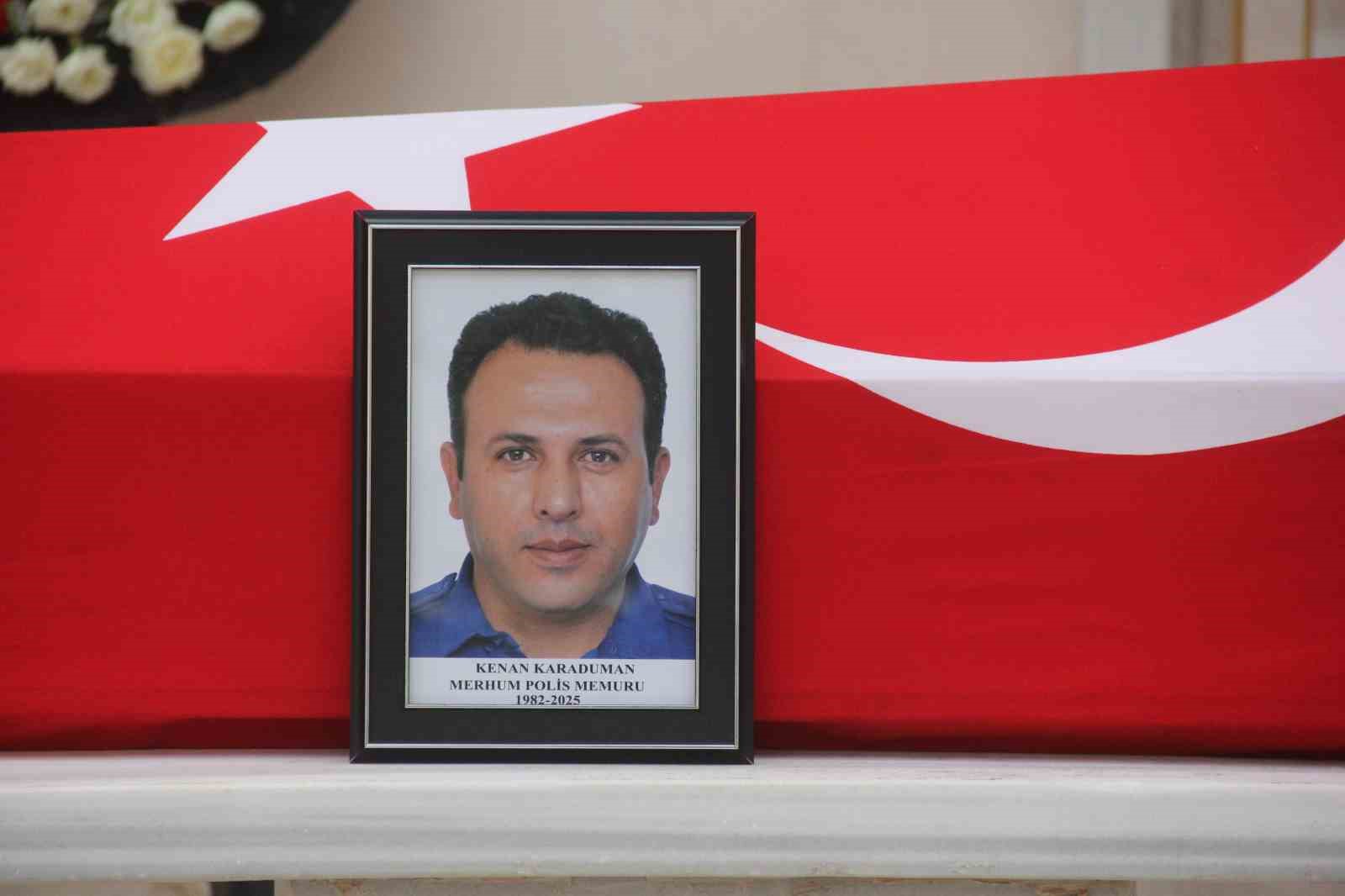 Kansere yenik d&uuml;şen polis memuru, Sivas&rsquo;ta toprağa verildi
