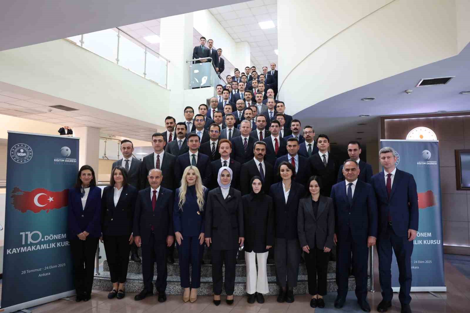 Bakan G&ouml;ktaş: "Kaymakamlarımız, sosyal hizmetlerimizin her kesime hızlı ve doğru şekilde ulaştırılmasında k&ouml;pr&uuml; g&ouml;revi g&ouml;r&uuml;yor"
