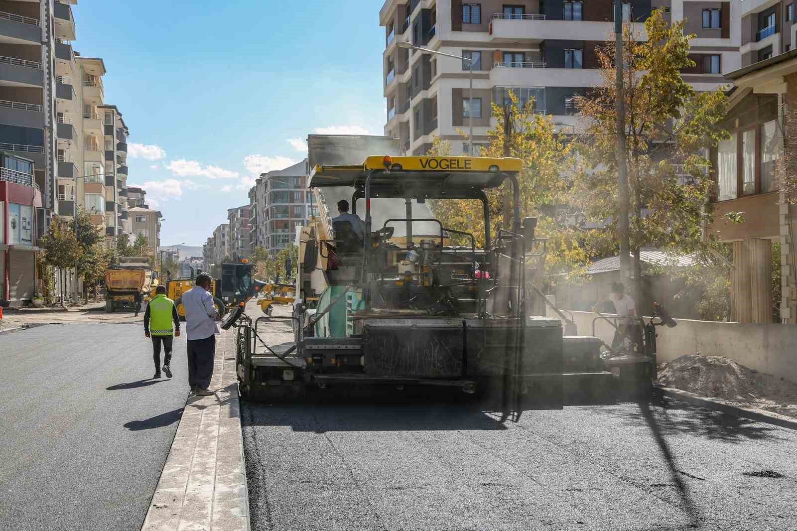 Polatoğlu Sokak’ta asfalt serimi tamamlandı