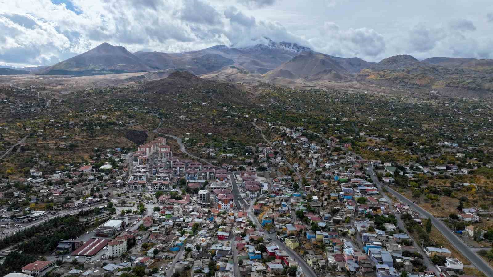 Erciyes&rsquo;e mevsimin ilk karı yağdı
