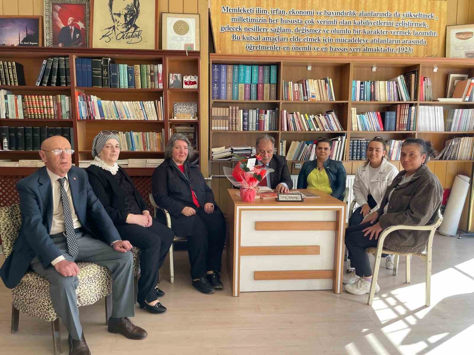 Bir &ouml;mr&uuml;n bilgisi raflarda: K&uuml;rk&ccedil;&uuml;oğlu&rsquo;ndan 800 kitaplık bağış
