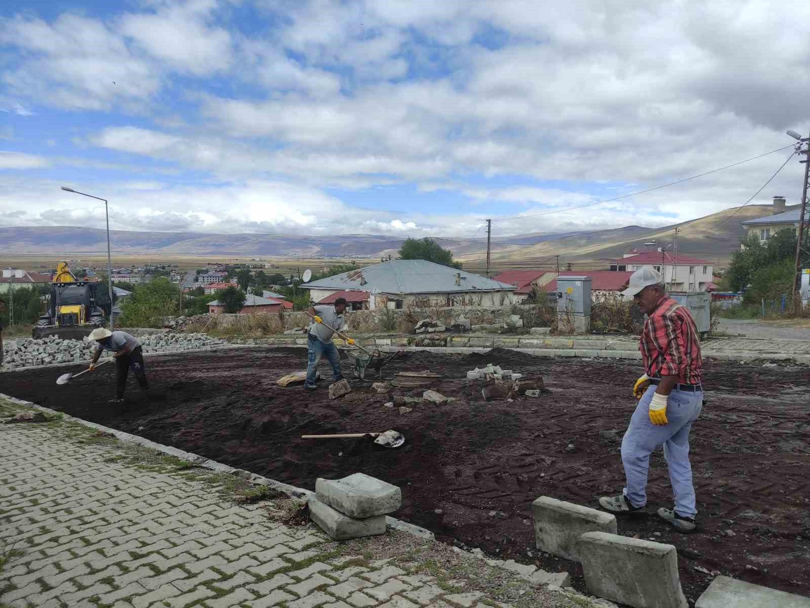Ardahan’da yol yapım çalışmaları sürüyor