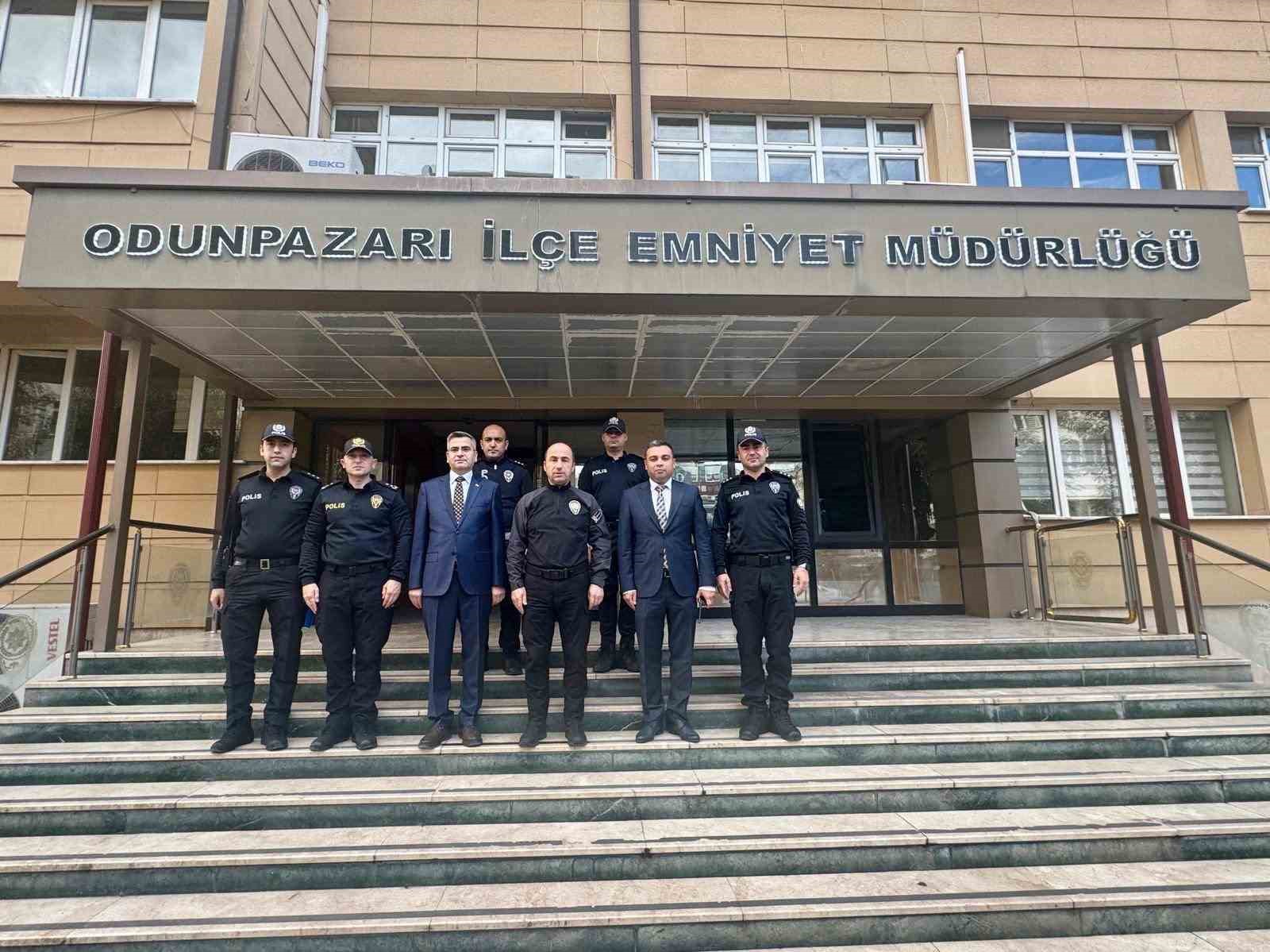 İl Emniyet M&uuml;d&uuml;r&uuml; Yılmaz&rsquo;dan polis merkezi amirliklerine ziyaret
