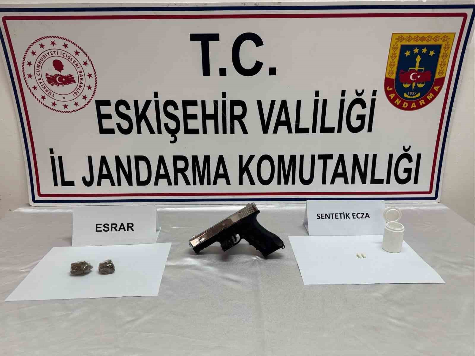 Uyuşturucu bulunduran şahıs jandarma tarafından yakalandı